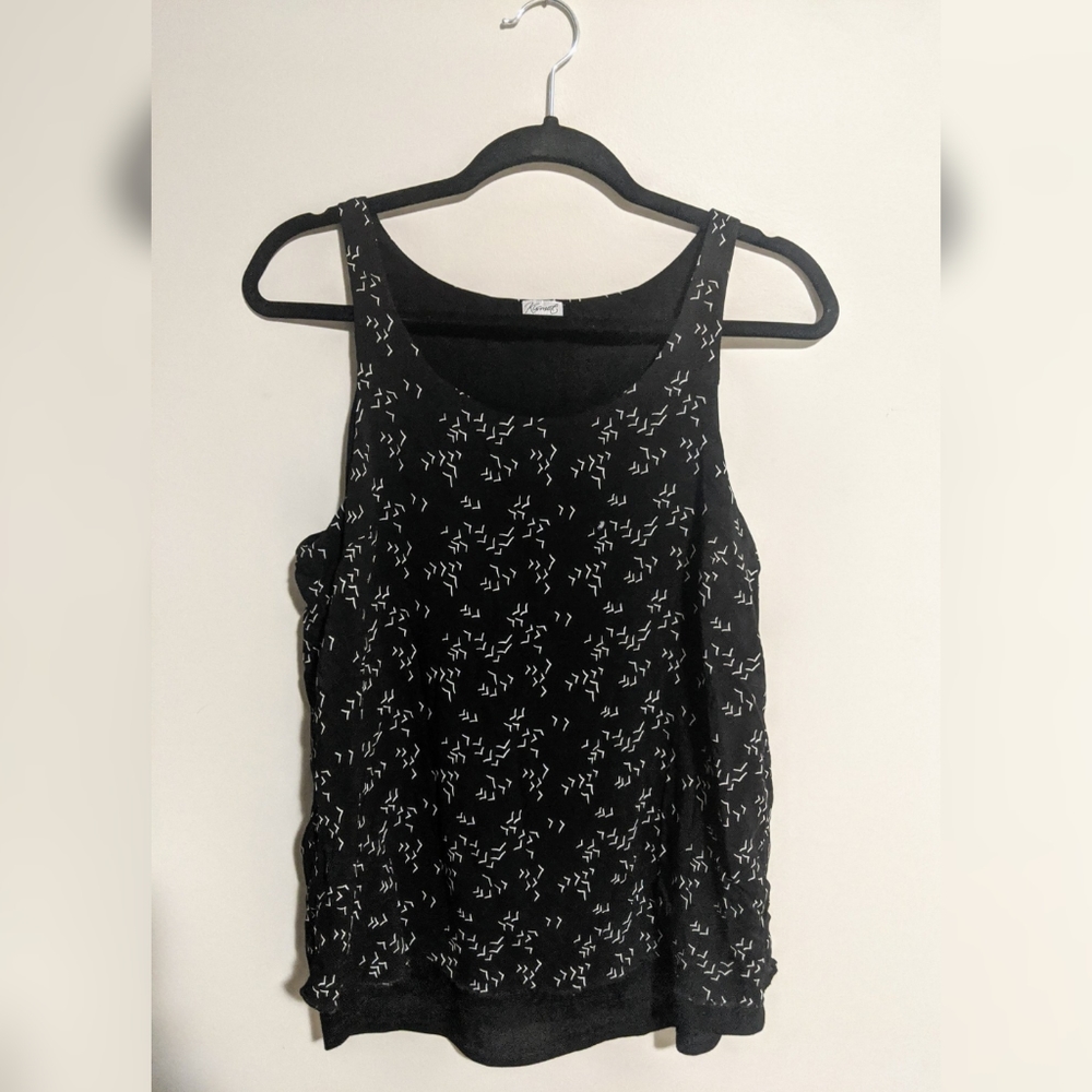 Flowy layered tank